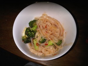 7:33pm Thai rice noodles & broccoli w/ sweet chili sauce